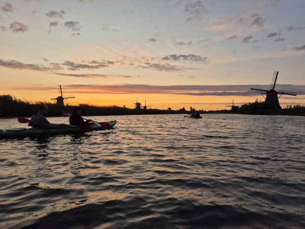 Kinderdijk bij zonsondergang